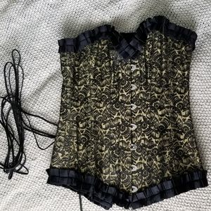 Corset, full coverage